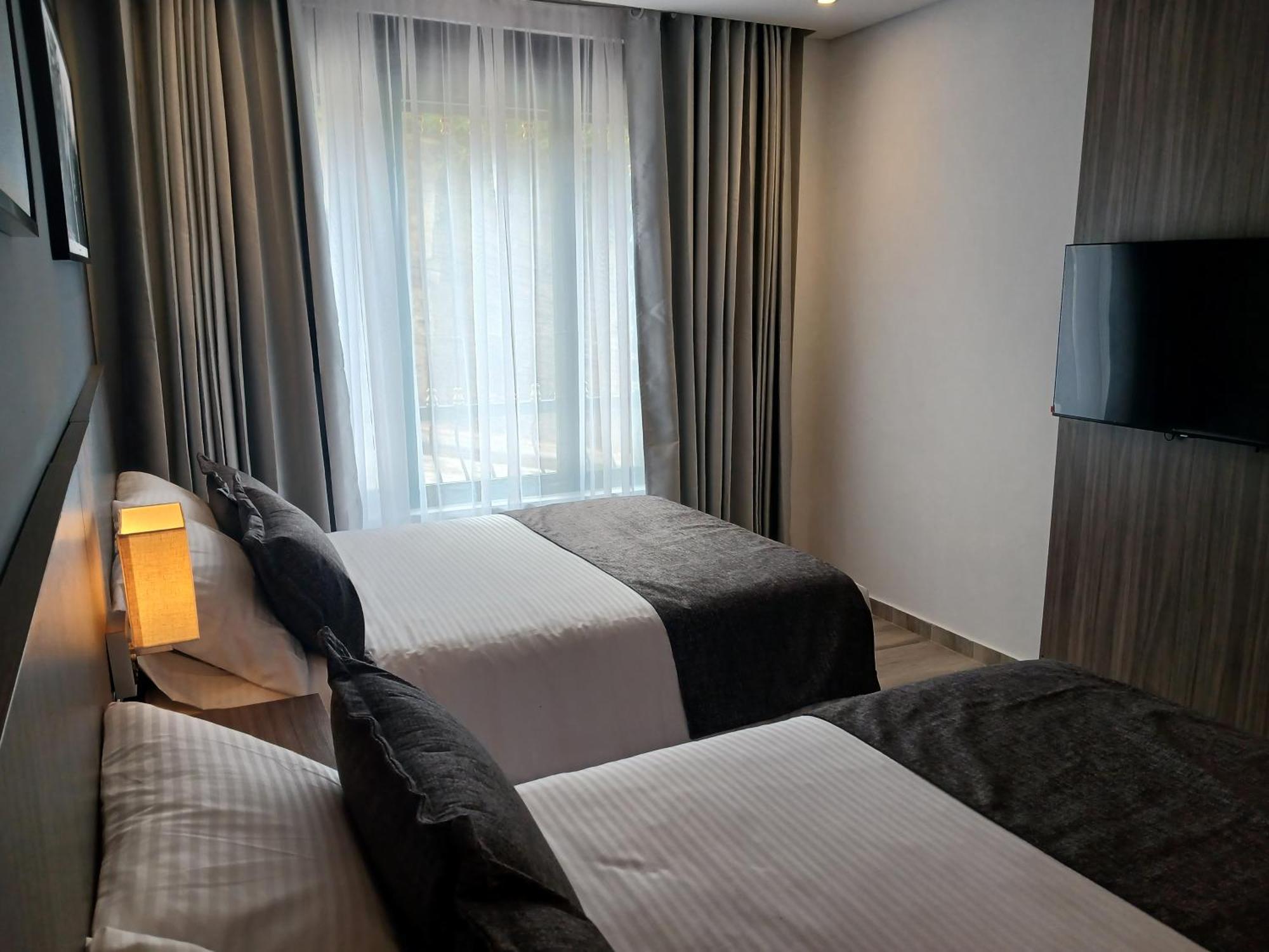 Hotel Santino Jenesano Buitenkant foto