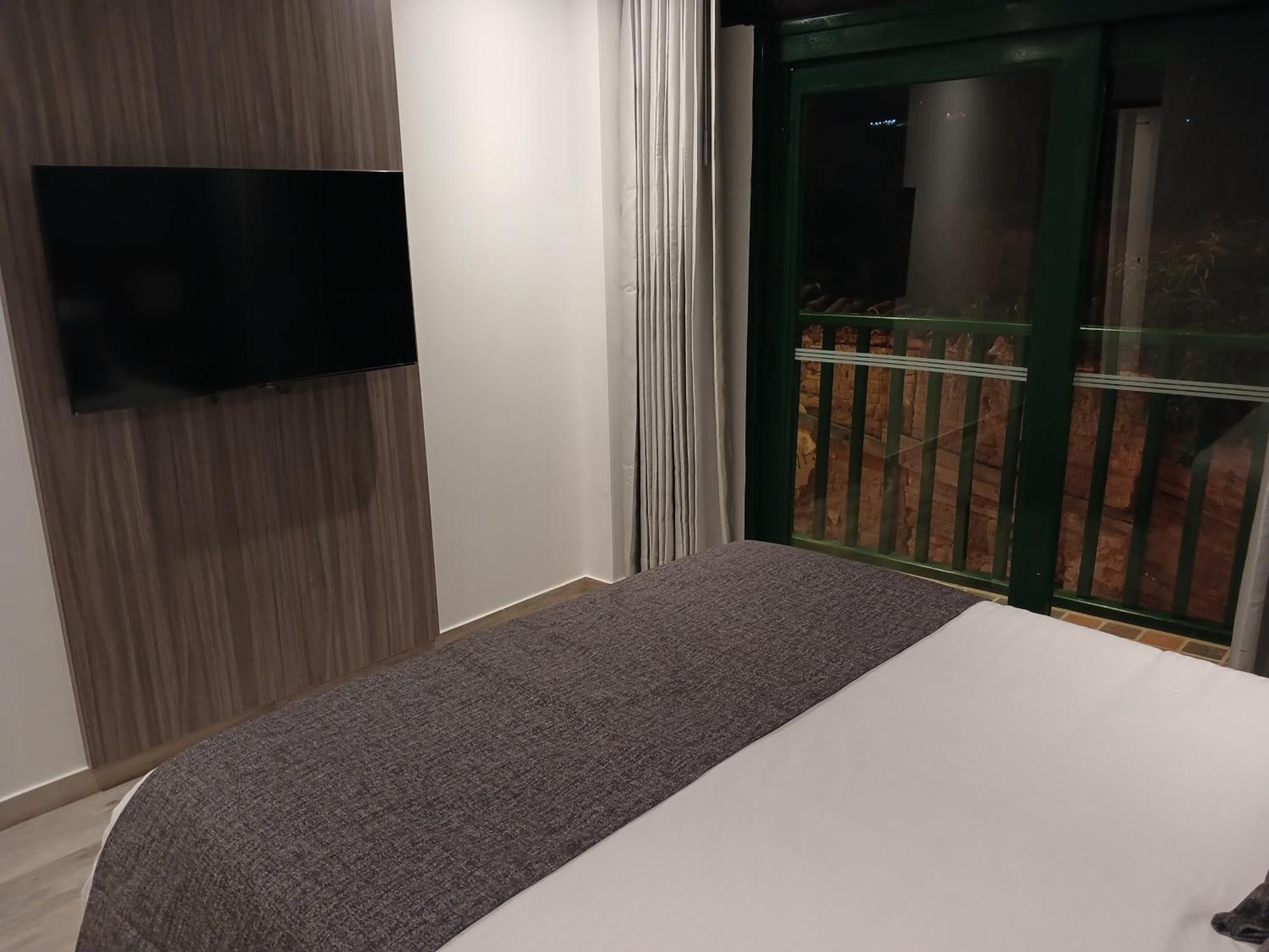 Hotel Santino Jenesano Buitenkant foto